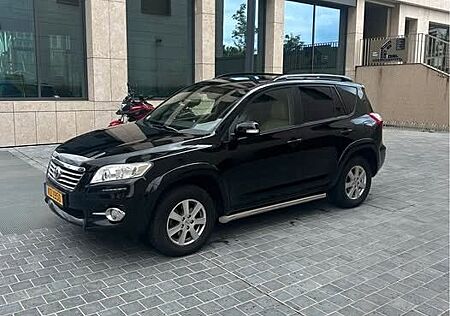 Toyota RAV 4 2,2-l-D-4D 4x4 Executive Automatik Exe...