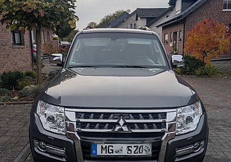 Mitsubishi Pajero 3,2 DI-D 4WD Top Automatik Top