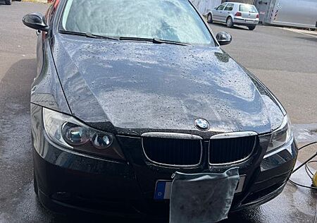 BMW 318i Touring - NUR 76000 km ERSTE HAND Rentner F