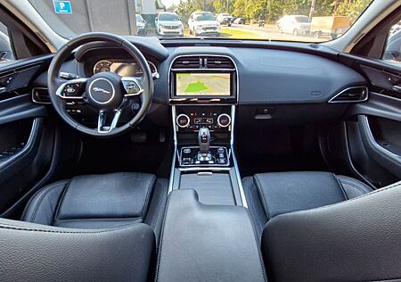 Jaguar XE S AWD/Navi/LED/Kamera/Leder/Tempo/Spur/1Hand