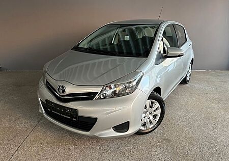 Toyota Yaris Life/1.Hand/Scheckheft/6.Gang/Kamera/PDC