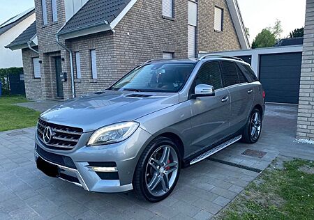 Mercedes-Benz ML 350 BlueTEC 4MATIC AMG Paket 8Fach bereift