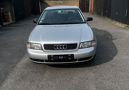 Audi A4 1.8 TÜV 12.27