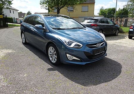 Hyundai i40 cw Premium Leder,Xenon,SHZ,Blueth.Scheckheft
