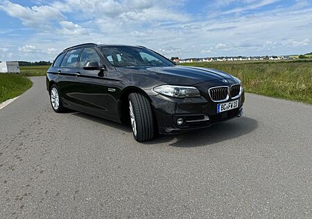 BMW 535d xDrive Touring A Luxury Line Luxury Line