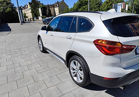 BMW X1 xDrive20i xLine Pano