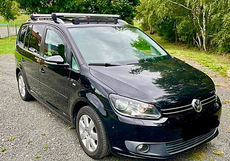 VW Touran Volkswagen 2.0 TDI DSG MATCH PANO XENON AHK TÜV neu