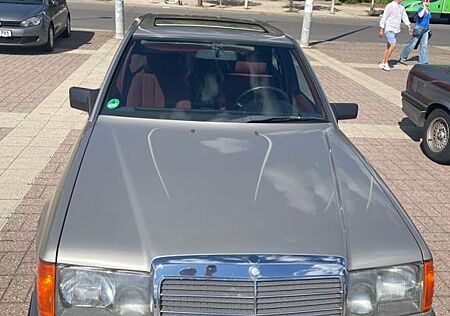 Mercedes-Benz E 230