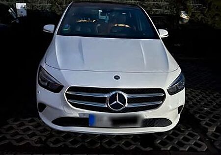 Mercedes-Benz B 180 DCT -