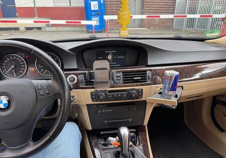 BMW 320i -