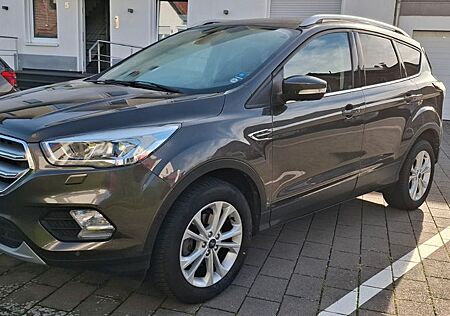 Ford Kuga 1,5 EcoBoost 4x2 110kW Titanium, Unfallfrei