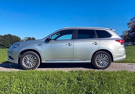 Mitsubishi Plug in Hybrid Outlander gebraucht kaufen Mitsubishi Plug in Hybrid Outlander Plug-in Hybrid Outlander, Version "Basis"