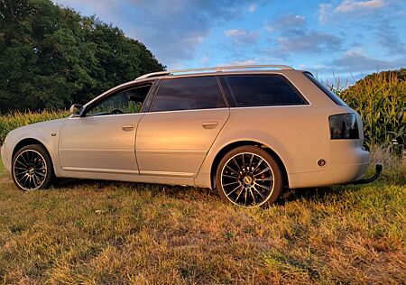 Audi A6 2.4 quattro Avant -