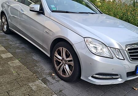 Mercedes-Benz E 250 CDI 4MATIC BlueEFFICIENCY Autom. -