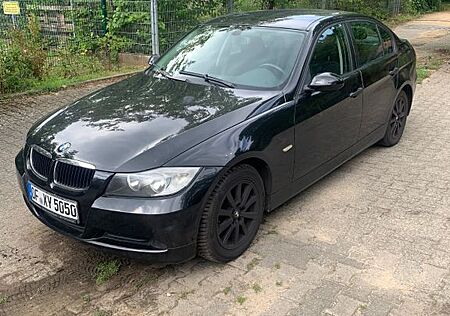 BMW 318d E90 3er ( Mit TÜV - Top Zustand )