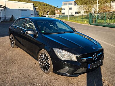 Mercedes-Benz Sport Pano Navi LED Kamera Alu18" TÜVneu Scheckh