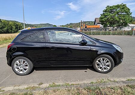 Opel Corsa mit integriertem Fahrradträger