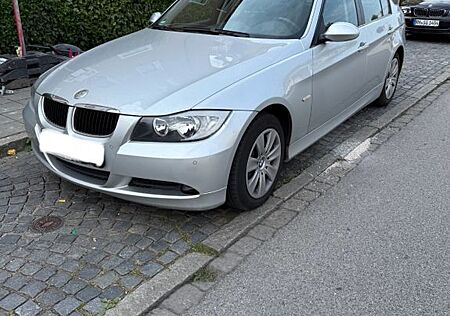 BMW 320i - TÜV 08/2027