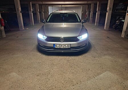 VW Passat Variant Volkswagen 2.0 TDI SCR Comfortline Varia...
