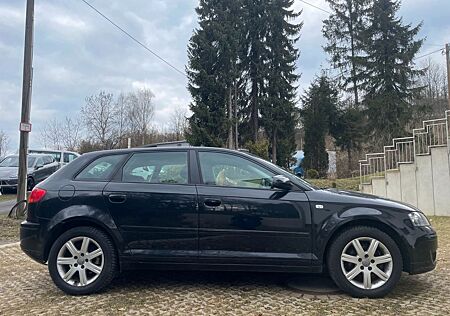Audi A3 Sportback 1.6 MPI Attraction Klima. Alu.