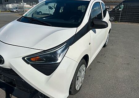 Toyota Aygo (X) Aygo -business Reparierter Unfallschaden