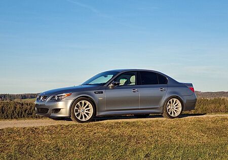 BMW M5 E60 V10