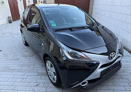 Toyota Aygo (X) Aygo (X) 1,0-l-VVT-i x x