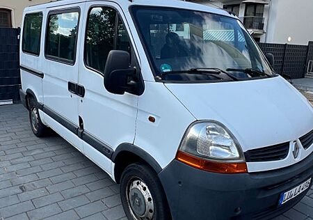 Renault Master 9-Sitzer (verliert Wasser)