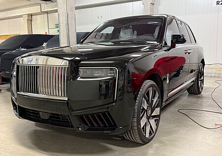 Rolls-Royce Cullinan Series II STARLIGHT BESPOKE TV 5 SEATS