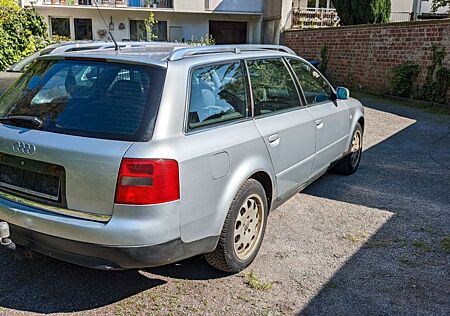 Audi A6 2.4 quattro Avant -