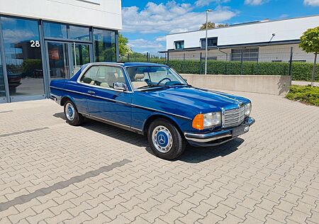 Mercedes-Benz 230 CE / W123 Coupé / H-Zulassung / TÜV
