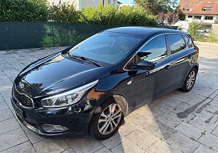 Kia Cee'd Ceed Dream Team 1.6 CRDI Premium-Paket +