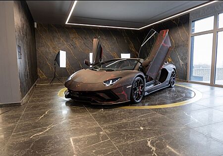 Lamborghini Aventador ULTIMAE ROADSTAR + Lifting