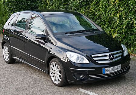 Mercedes-Benz B 170 Benzin, 116PS, Bi-Xenon, AHK, Sportpaket