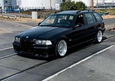 BMW 320i Touring