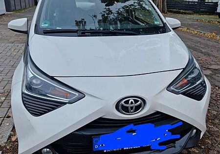 Toyota Aygo (X) Aygo (X) 1,0-l-VVT-i x-play club x-play club