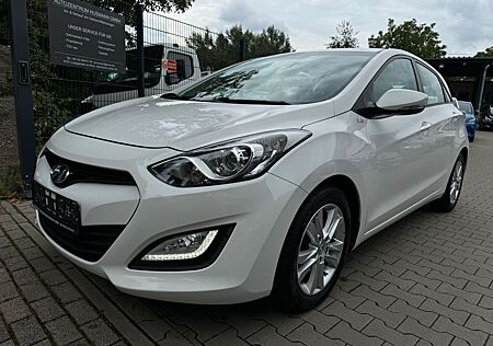 Hyundai i30 FIFA 1.4l GDI KLIMA NAVI KAMERA *SCHECKHEFT*