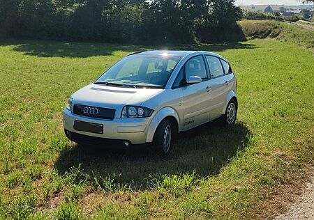 Audi A2 1.4TDI -SHZ Pano AHK Klima LM ZR + TÜV NEU
