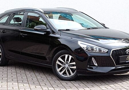 Hyundai i30 |1.Hand|NAVI|SHZ|LHZ|CarPlay|AHK|Kamera|Tempo