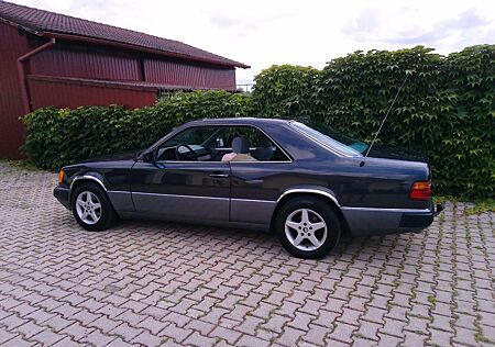 Mercedes-Benz E 230 CE (Coupe)