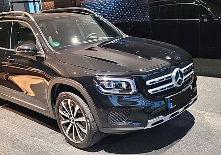 Mercedes-Benz GLB 200 | 2-Satz Räder | Panoramadach