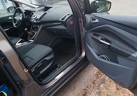 Ford Grand C-Max 2,0TDCi 103kW Titanium Titanium