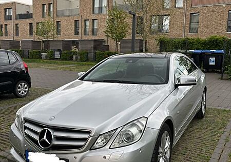 Mercedes-Benz E 350 Coupé CDI BlueEFFICIENCY AVANTG....