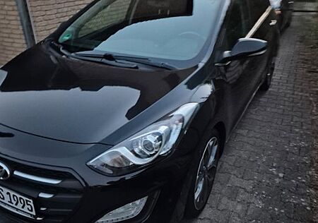 Hyundai i30 blue 1.6 CRDi 100kW Trend blue Trend