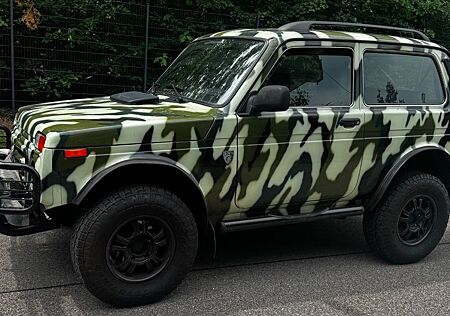 Lada Niva BRONTO 4x4 TÜV NEU 06/2028
