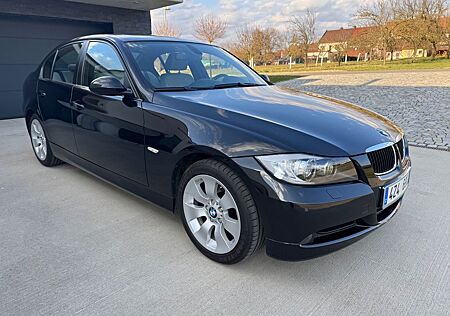 BMW 320i Limousine | Excellent Condition