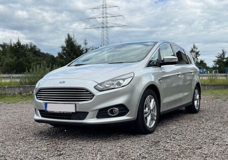 Ford S-Max Titanium sehr Gute Ausstattung
