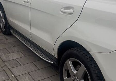 Mercedes-Benz ML 350 BlueTEC 4MATIC - Garagenwagen 1.Hand