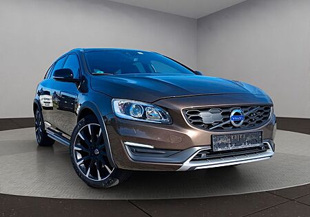 Volvo V60 CC V60 Cross Country*ALLRAD*LEDER*8FACH*SCHECKHEFT