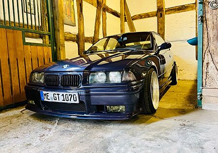 BMW 325i Coupé E36